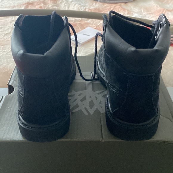 KIDS CLASSIC TIMBERLAND BOOT - Picture 3 of 6